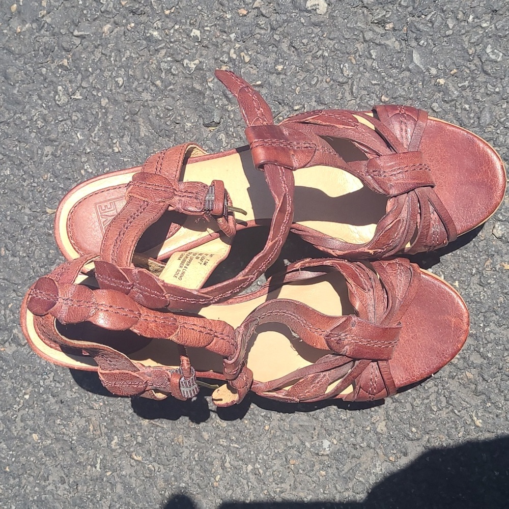 Frye wedges
